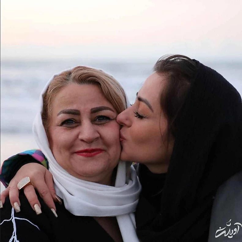 این زن جذاب مادر خانم بازیگر پرحاشیه است ! - نفیسه روشن رونمایی کرد + عکس